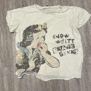 Magnolia Pearl Tee. One size